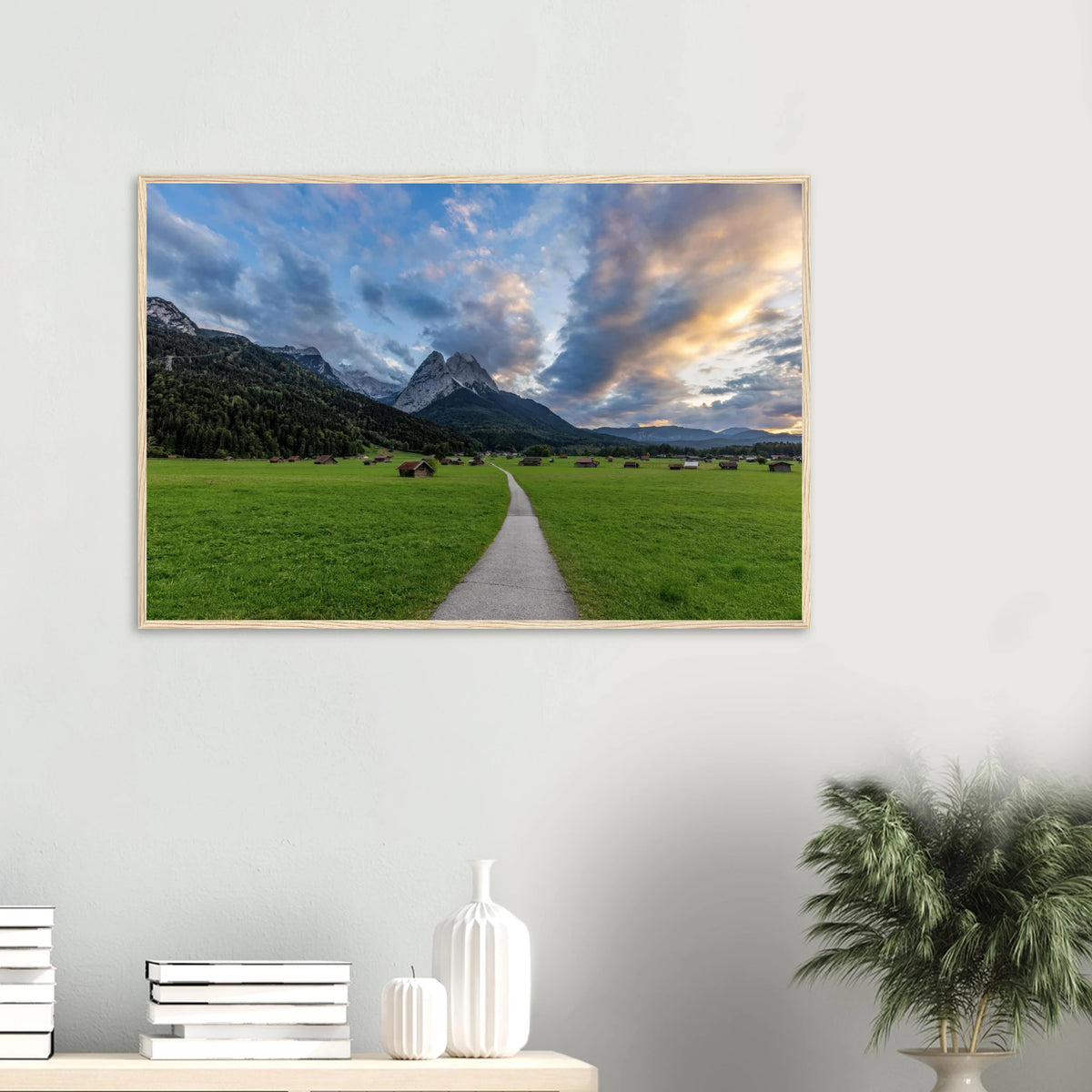 ```
Waxensteine im Abendlicht – Fine-Art-Poster mit Holzrahmen, Werdenfelser Land, Bayern | Christina Bauer Photos
```Das Wandbild in einer Arztpraxis präsentiert 