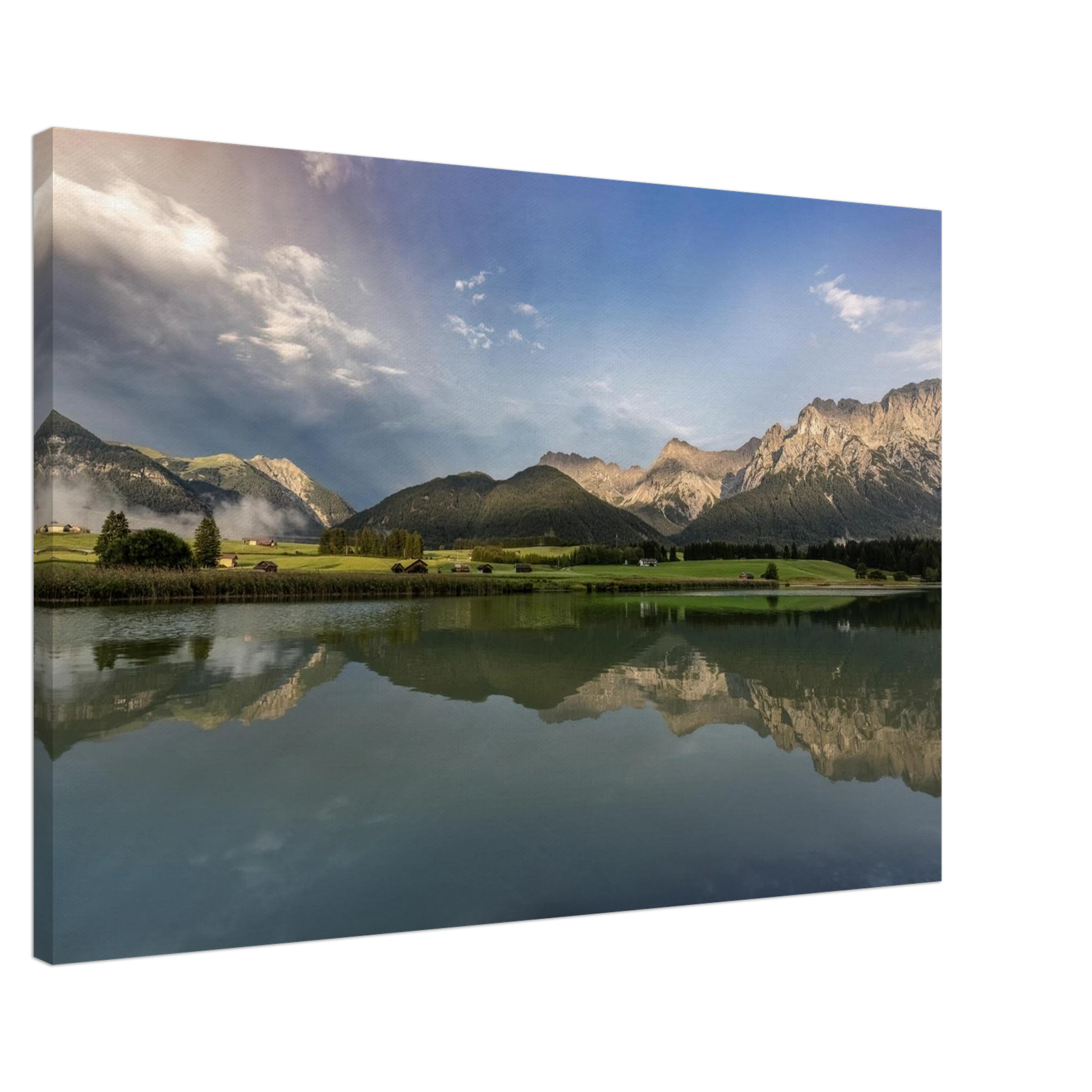 **Alttext:**
Horizontales, ungerahmtes Leinwandbild mit Bergsee im Abendlicht, ruhiger Wasseroberfläche und sanfter Spiegelung der Berge in stimmungsvoller Naturkulisse.
