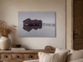 Minimalistische Naturfotografie vom Kochelsee in Oberbayern mit Bootshäusern, feiner Spiegelung und ruhiger Nebelstimmung.