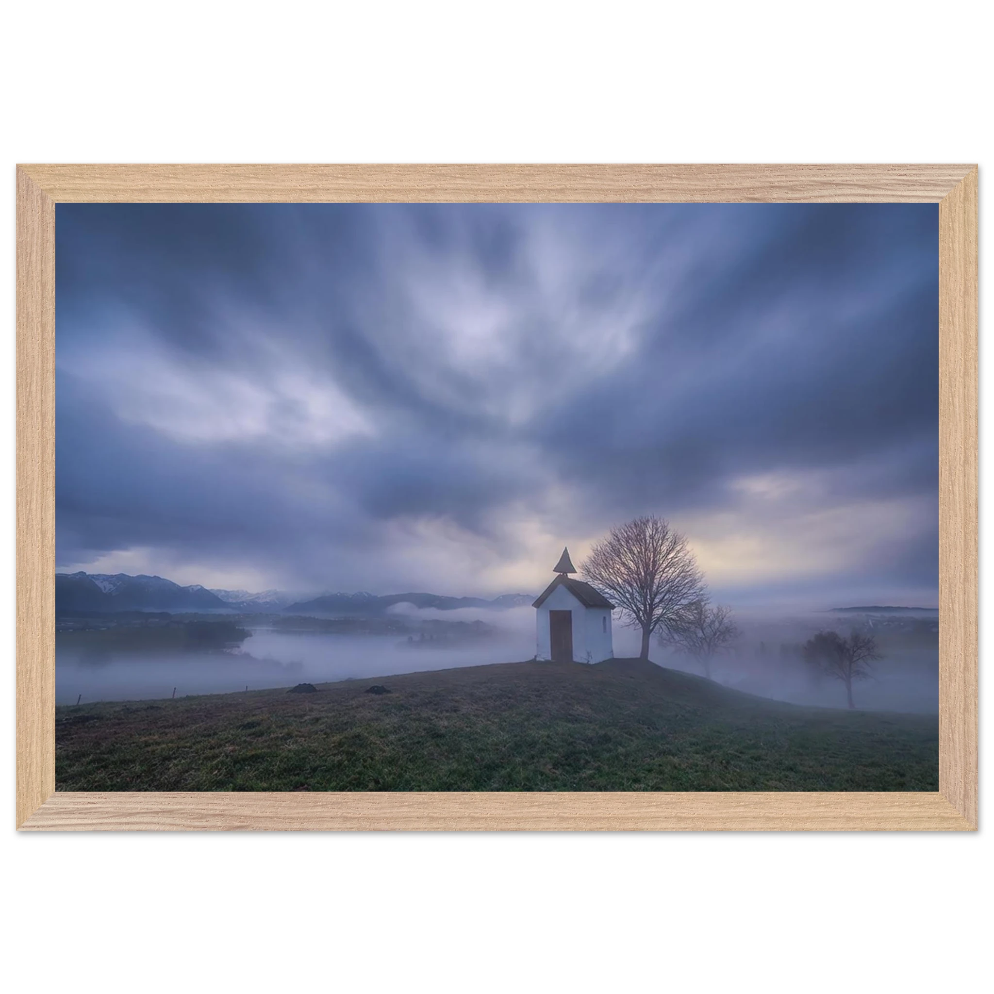 Poster mit Holzrahmen, Kapelle im Morgennebel, Oberbayern