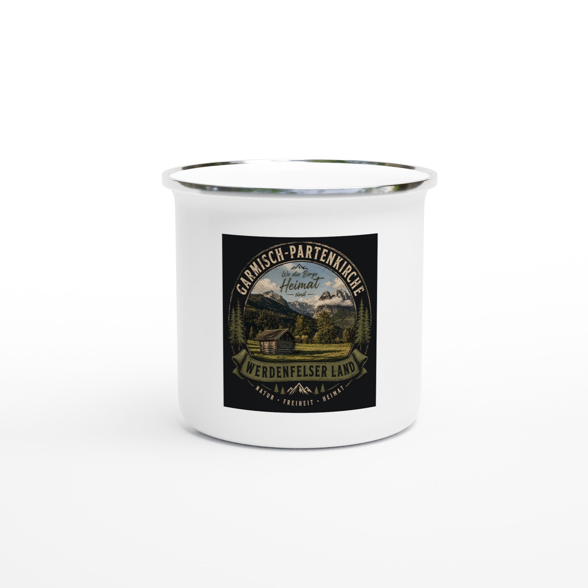 Emaille-Tasse mit Vintage-Design „Werdenfelser Land“, inspiriert von Garmisch-Partenkirchen und der Alpenlandschaft – aus der Werdenfels Collection by Christina Bauer.
