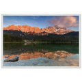 Eibsee im Alpenglühen – Fine-Art-Fotodruck 60×90 cm, weißer Holzrahmen, Christina Bauer Photos